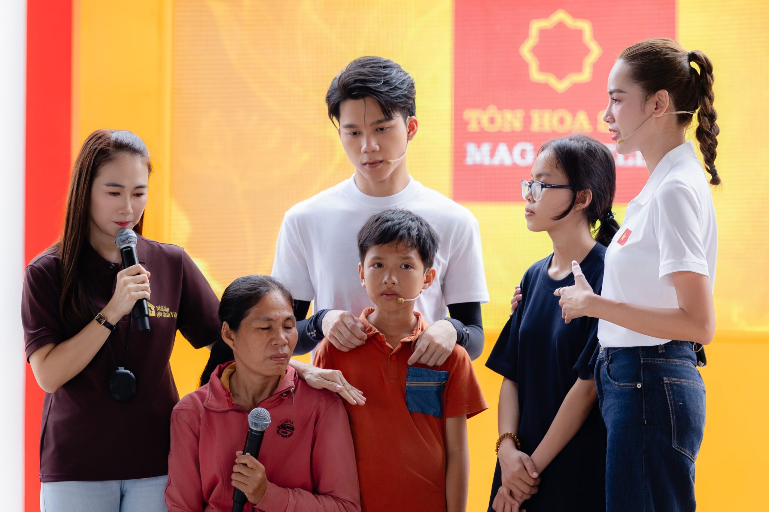 Chương trình Mái ấm gia đình Việt phát sóng vào lúc 20h00 thứ 6 hàng tuần trên kênh HTV7