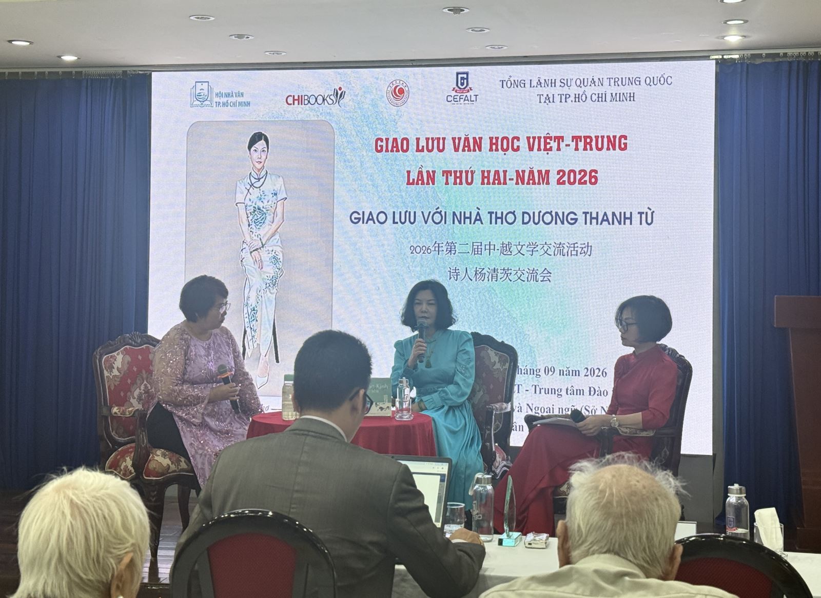 Nhiều câu chuyện về dịch thuật, văn thơ được các tác giả của Việt Nam và Trung Quốc chia sẻ tại chương trình