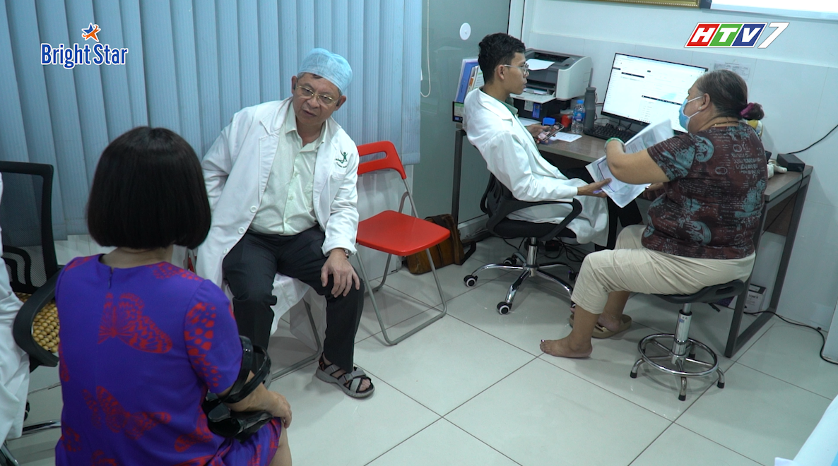 "Bác sĩ Vui Vẻ" TS.BS Tăng Hà Nam Anh bật mí khi nào khớp gối cần…“thay nhớt”?