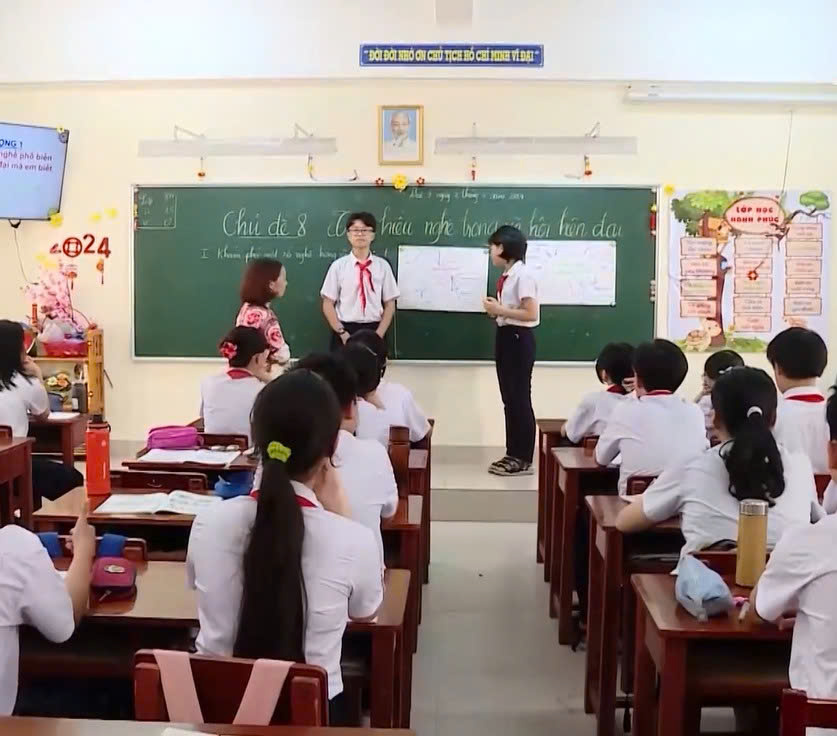 Câu Chuyện Cuộc Sống phát sóng vào lúc 19:50 Thứ Ba, Thứ Năm và Thứ Sáu hàng tuần trên kênh THVL1