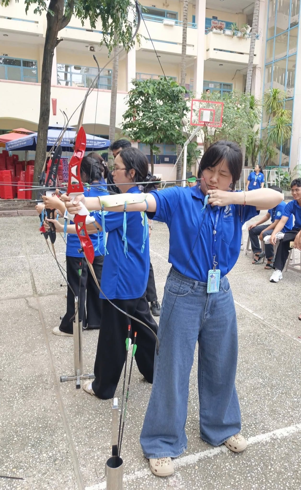 Mỗi mũi tên hướng về hồng tâm cũng là một lần thử thách khả năng tập trung và làm chủ bản thân