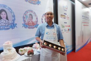 Chàng trai trẻ giành giải nhất hội thi tay nghề làm bánh chỉ với 75 phút với phiên bản tiramisu sáng tạo