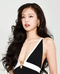 Jennie BLACKPINK biến hóa phong cách từ sang trọng đến cá tính