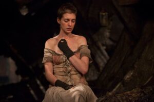 Anne Hathaway trở lại đỉnh cao Hollywood với loạt phim ăn khách năm 2026