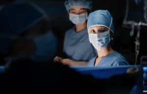 Kim Ji Won gây chú ý với hình tượng “bác sĩ điên”, đưa Doctor X lên top màn ảnh Hàn