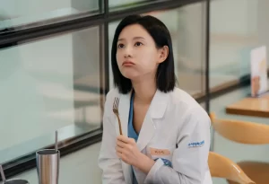 Kim Ji Won gây chú ý với hình tượng “bác sĩ điên”, đưa Doctor X lên top màn ảnh Hàn