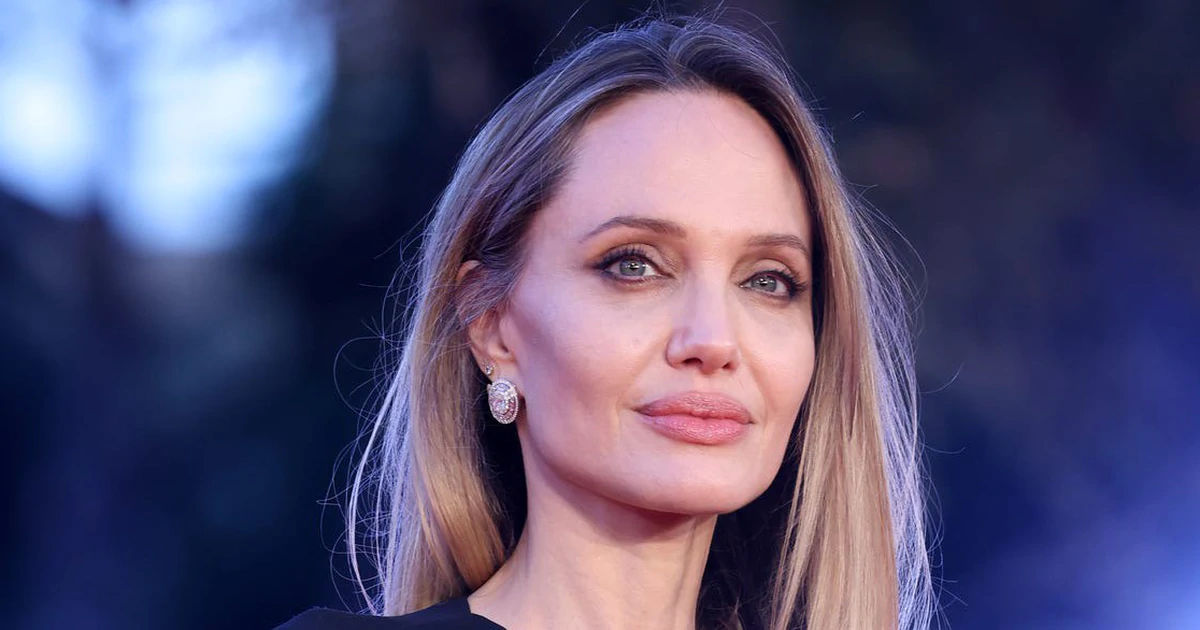 Angelina Jolie mặc tối giản mà vẫn sang