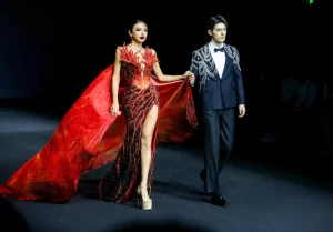 Trịnh Bảo, Trần Tiến Dũng trình diễn tại Shanghai Fashion Week 2026