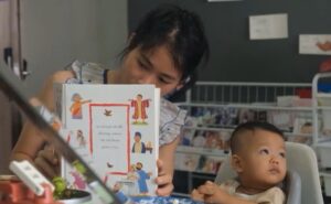 Bình tĩnh lắng nghe và chia sẻ giúp các thành viên hạn chế xung đột.