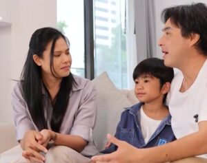 Sự thấu hiểu giữa các thành viên giúp vun đắp mối quan hệ gia đình hòa thuận.