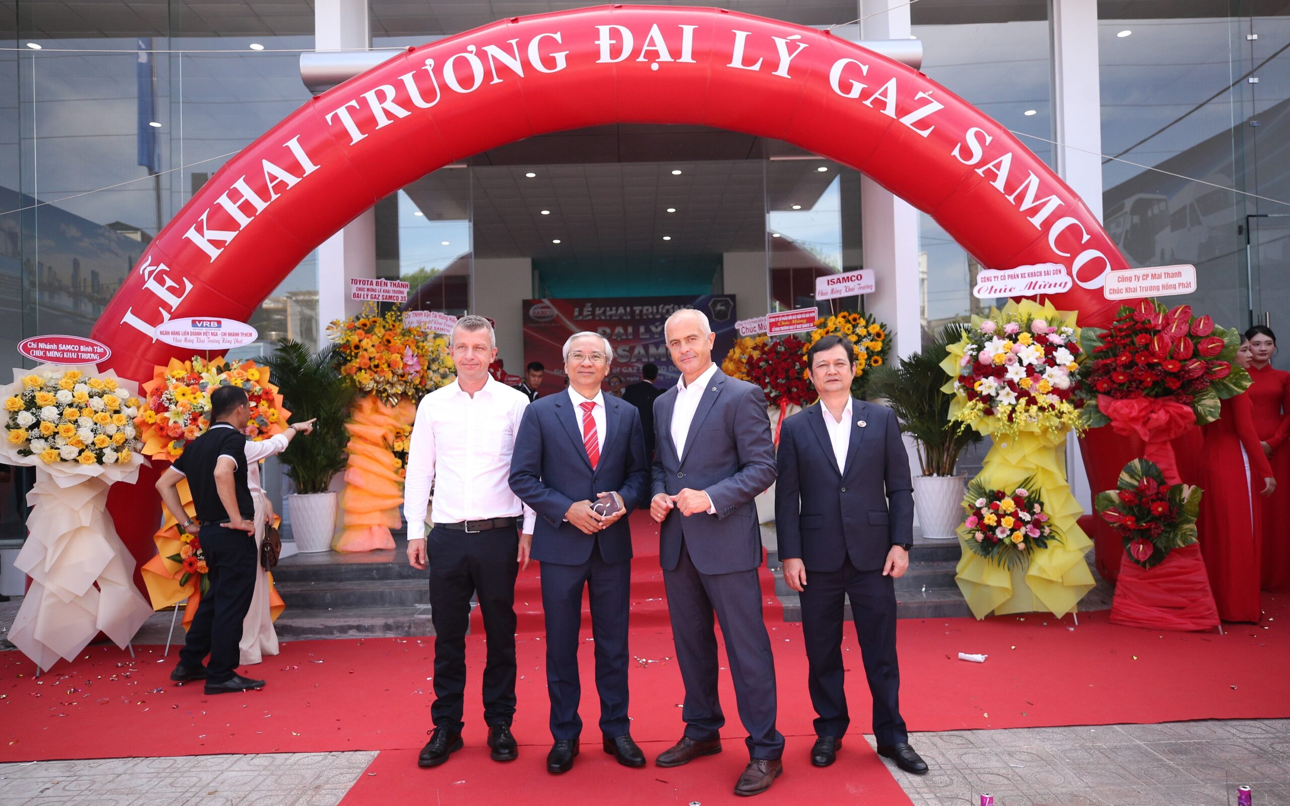Đại diện SAMCO và GAZ Thành Đạt tại lễ khai trương đại lý GAZ SAMCO 3S.