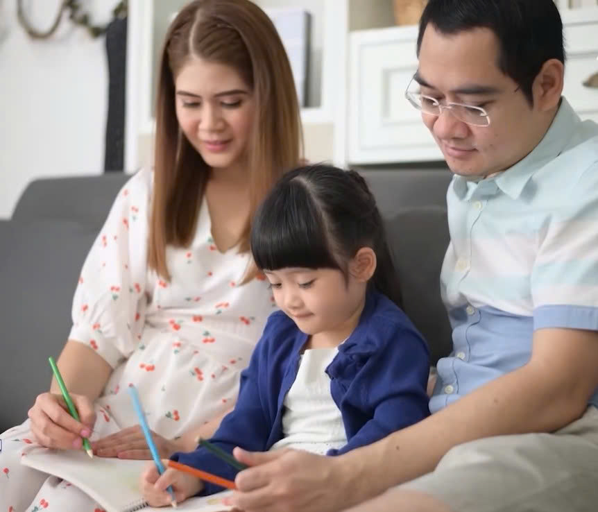 Cân bằng trách nhiệm với gia đình lớn và tổ ấm riêng cần sự chia sẻ từ mỗi thành viên.