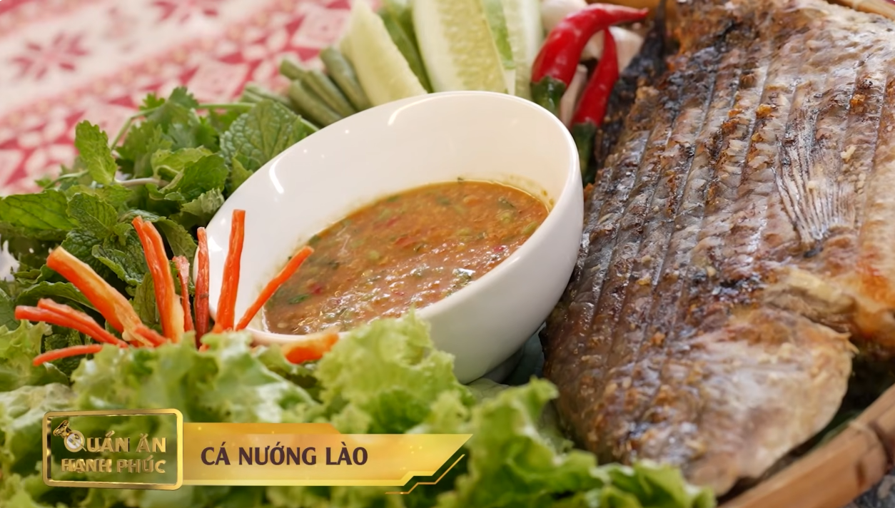 Gỏi đu đủ Lào gây ấn tượng với vị cay và phần nước trộn đậm đà.