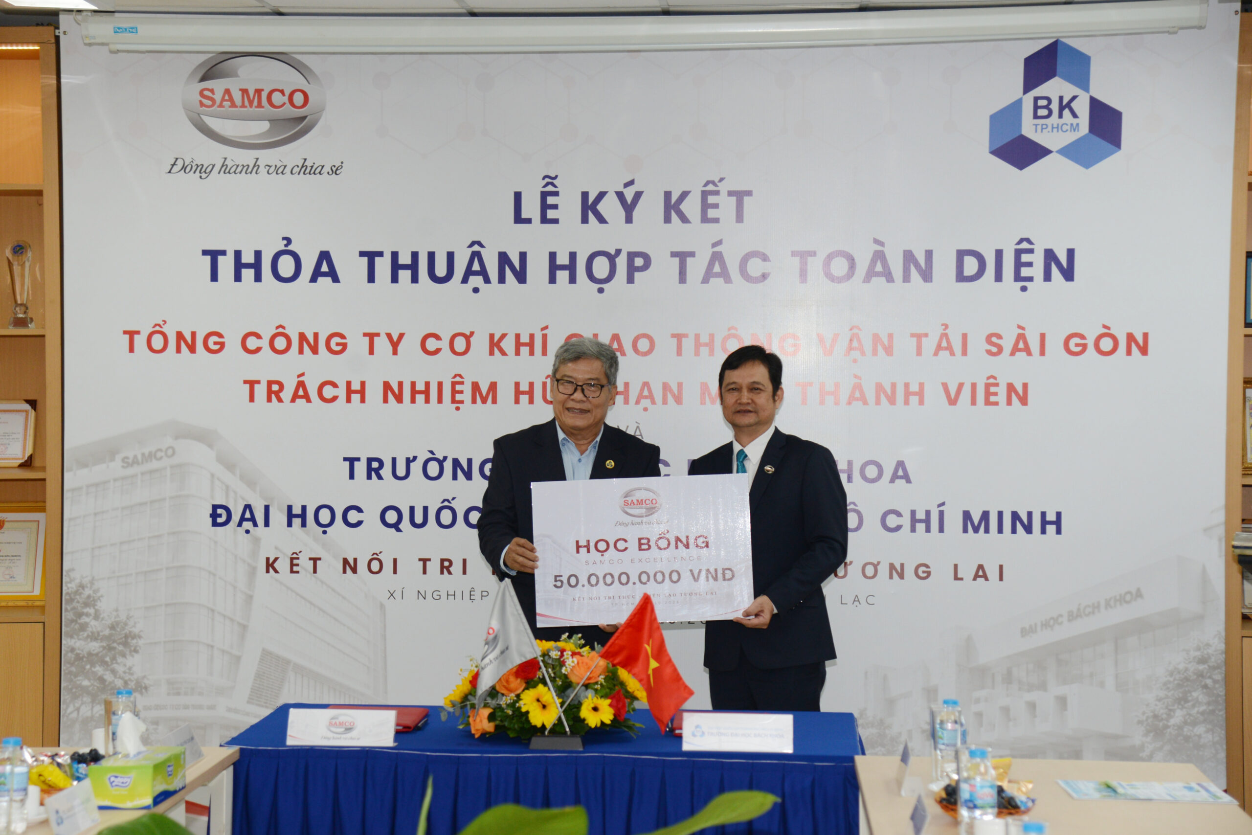 SAMCO trao học bổng SAMCO Excellence trị giá 50 triệu đồng cho sinh viên Trường Đại học Bách khoa – ĐHQG TP.HCM, tiếp sức cho hành trình học tập và sáng tạo.