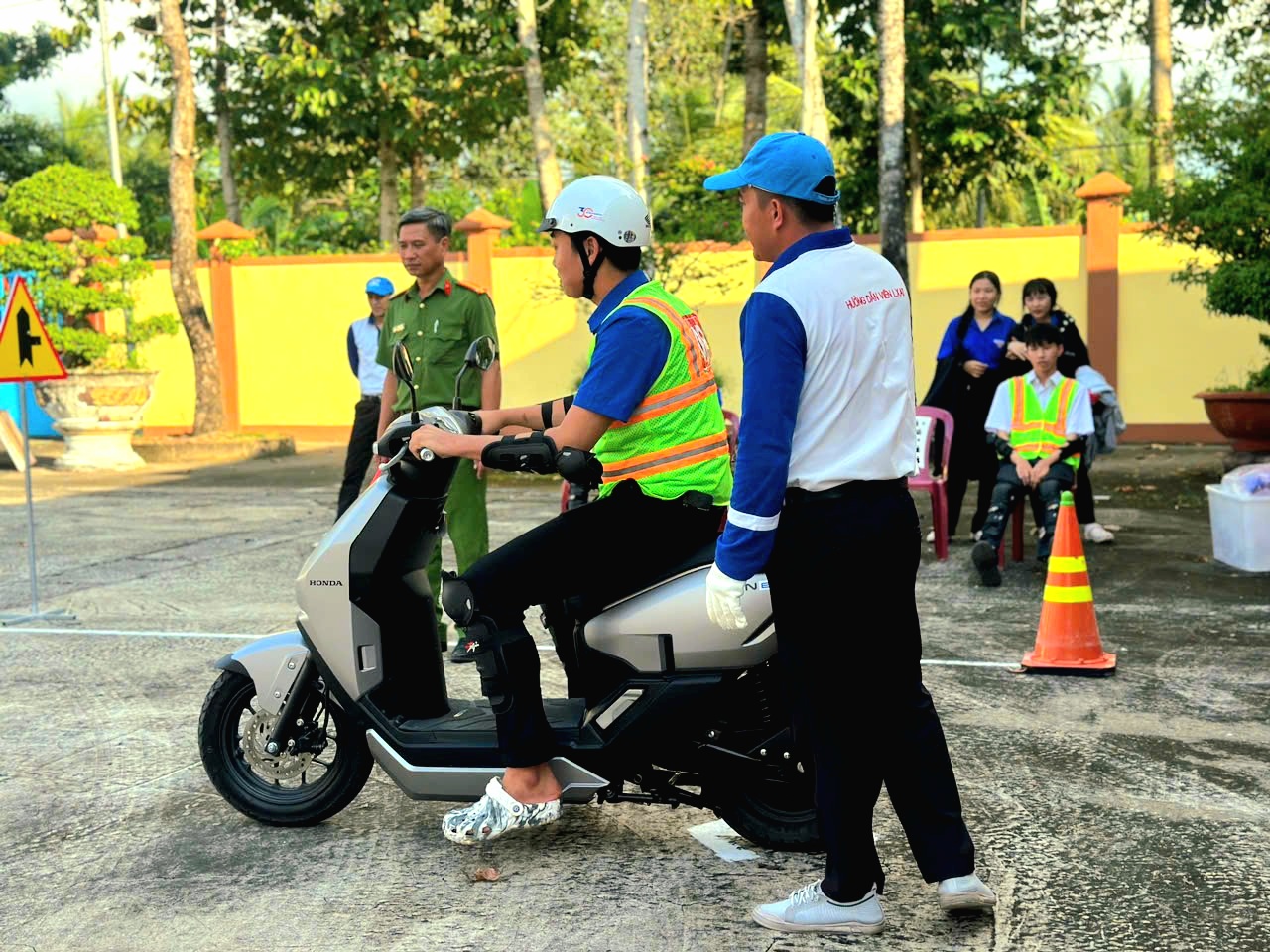 An Giang: Hơn 250 học sinh An Biên tham gia chương trình lái xe an toàn