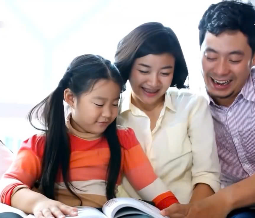 Sự quan tâm và giữ lời hứa giúp cha mẹ xây dựng niềm tin với con trẻ.