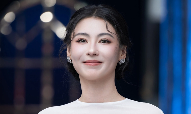 Trương Bá Chi nói nuôi ba con nhẹ nhàng, ưu tiên thời gian bên gia đình
