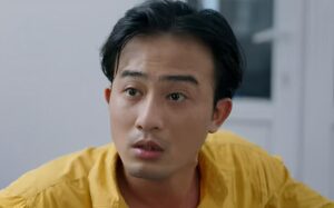 Doãn Quốc Đam trở lại với hình tượng người chồng vũ phu trong Căn nhà không mái che. Vai diễn Bình cùng câu chuyện bạo lực gia đình tạo nên nhiều tranh luận và gợi sự đồng cảm từ khán giả.