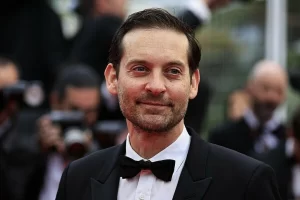 Tobey Maguire làm chủ hôn đám cưới của vợ cũ Jennifer Meyer