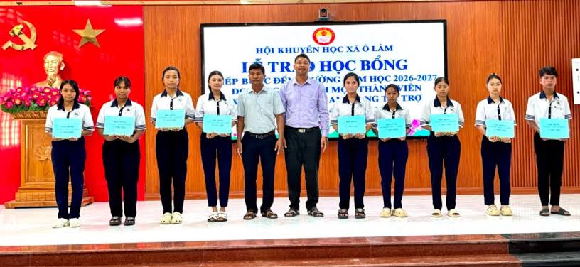 An Giang: Trao 40 suất học bổng cho học sinh nghèo hiếu học
