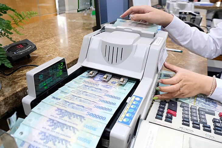 Lãi suất qua đêm giảm mạnh