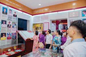 Quốc Học – Huế kỷ niệm 130 năm: Triển lãm đưa ký ức học đường qua nhiều thế hệ trở lại
