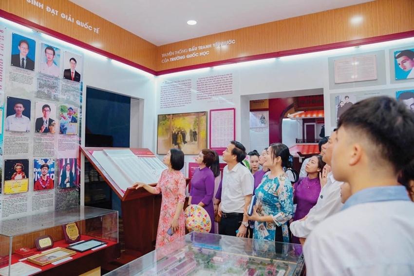 Quốc Học – Huế kỷ niệm 130 năm: Triển lãm đưa ký ức học đường qua nhiều thế hệ trở lại