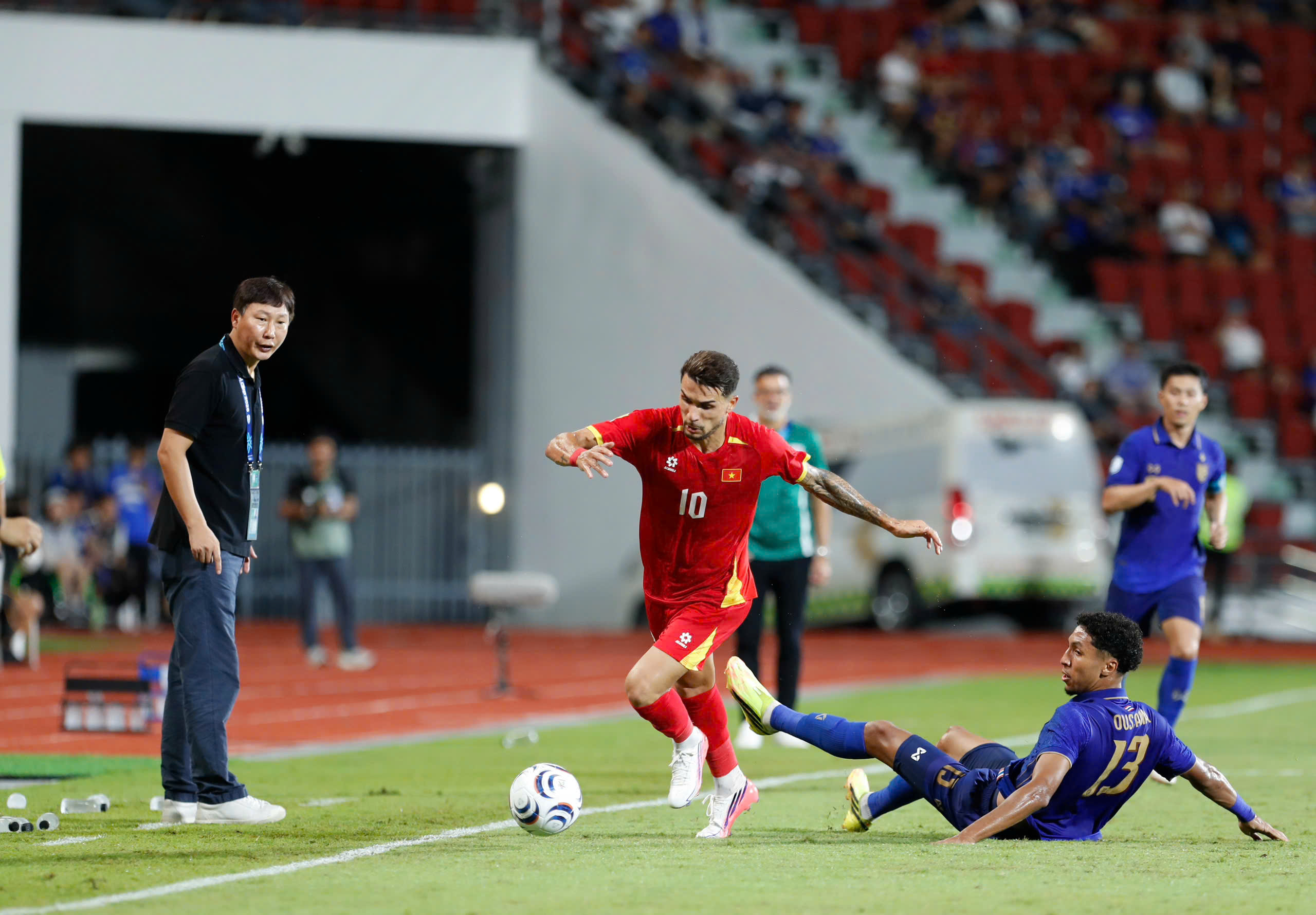 Asian Cup 2027 có nguy cơ thay đổi lịch, HLV Kim Sang-sik cùng đội tuyển Việt Nam chờ quyết định từ AFC