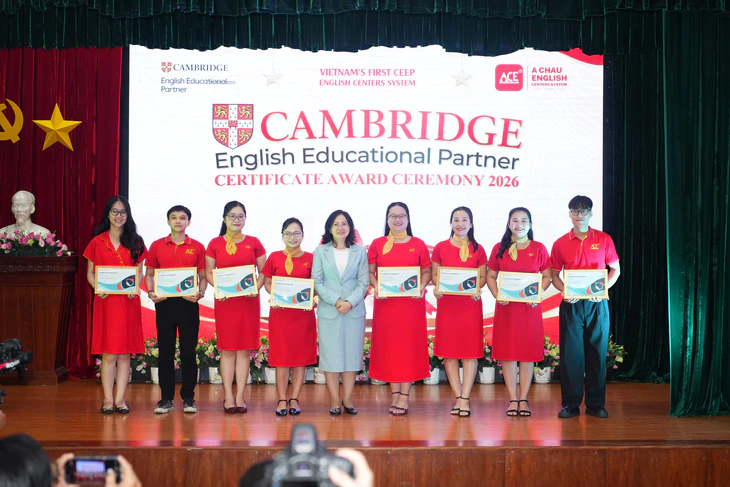 Các cá nhân có thành tích nổi bật trong công tác giảng dạy tại ACE được tuyên dương tại sự kiện.